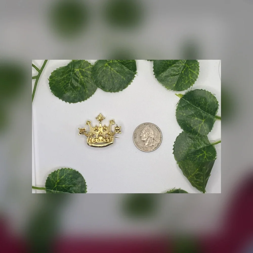 “Rhinestone Crown" Metal Pin - Picture 2 of 3